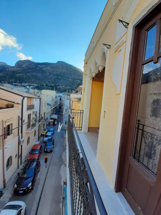 Casa Vacanze Mannina 卡斯泰拉马莱 外观 照片