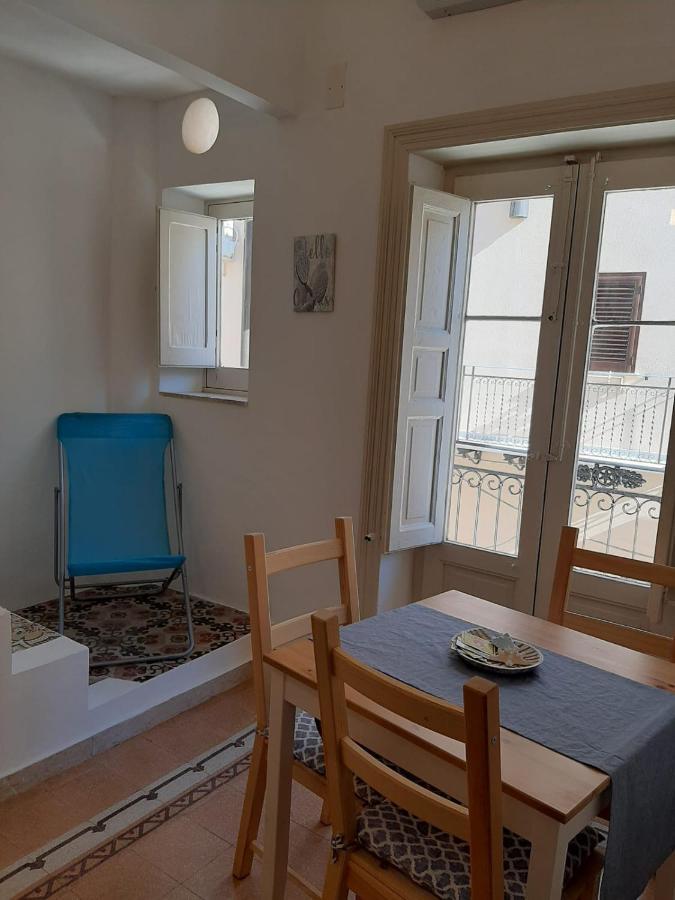Casa Vacanze Mannina 卡斯泰拉马莱 外观 照片