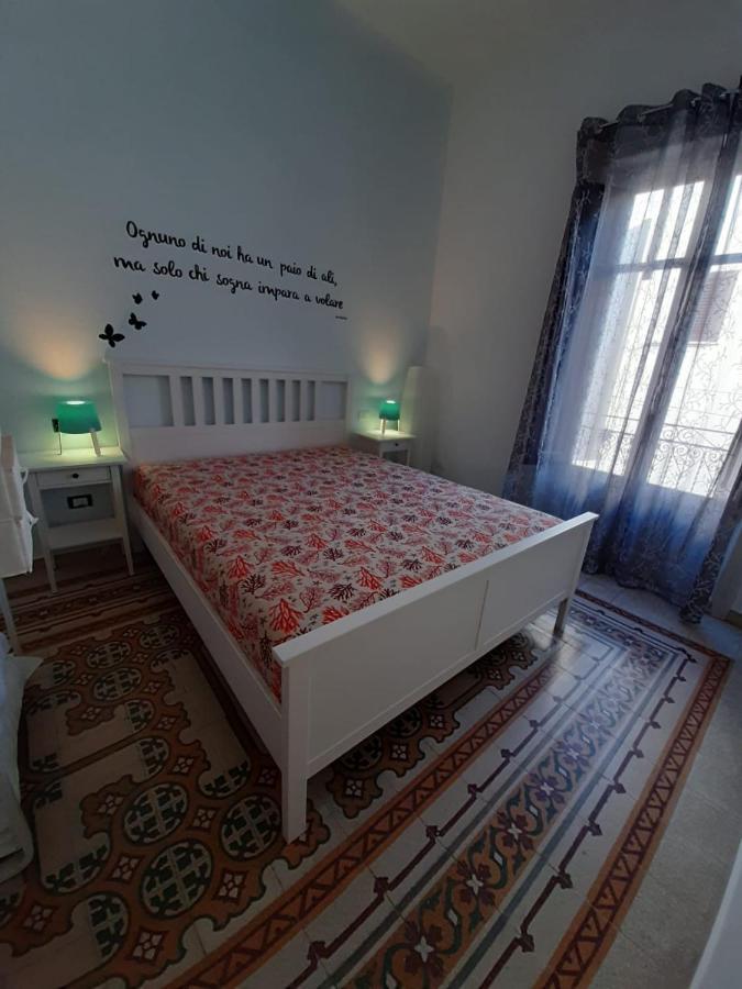 Casa Vacanze Mannina 卡斯泰拉马莱 外观 照片
