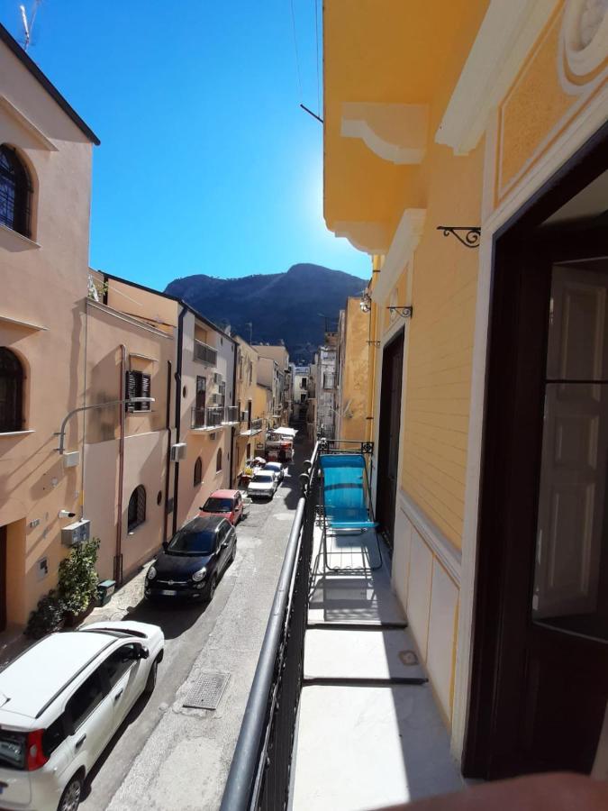 Casa Vacanze Mannina 卡斯泰拉马莱 外观 照片