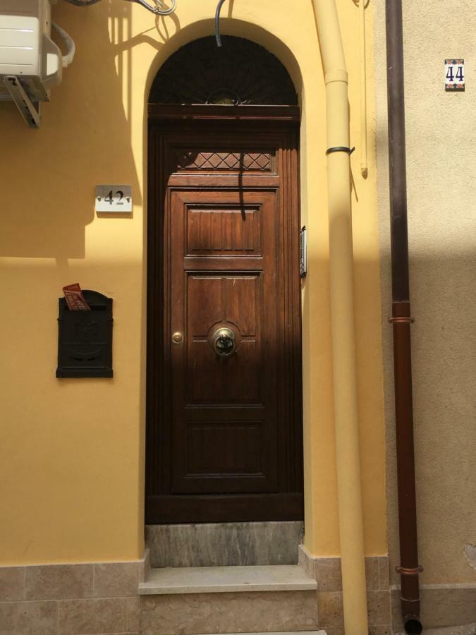 Casa Vacanze Mannina 卡斯泰拉马莱 外观 照片
