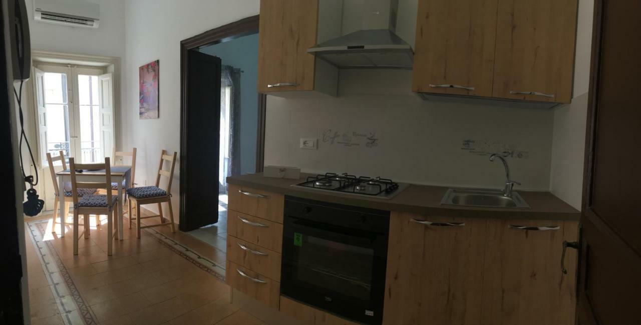 Casa Vacanze Mannina 卡斯泰拉马莱 外观 照片