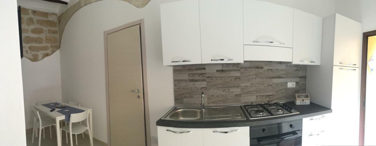 Casa Vacanze Mannina 卡斯泰拉马莱 外观 照片